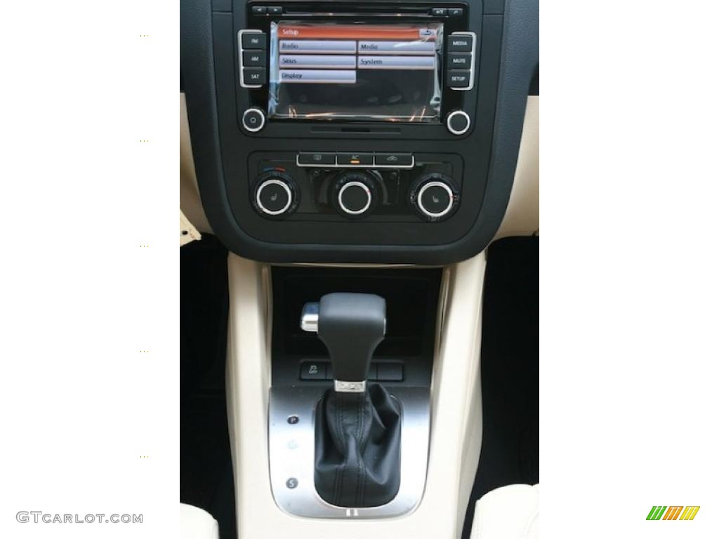 2010 Volkswagen Jetta TDI Sedan Controls Photo #38409020