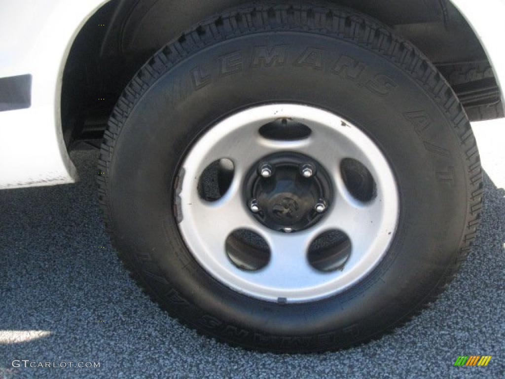2003 Dodge Ram Van 1500 Passenger Wheel Photo #38410204