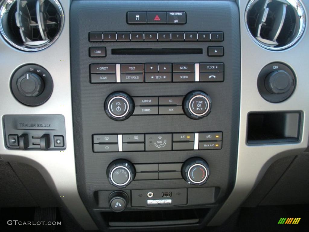 2010 Ford F150 XLT SuperCrew 4x4 Controls Photo #38414989