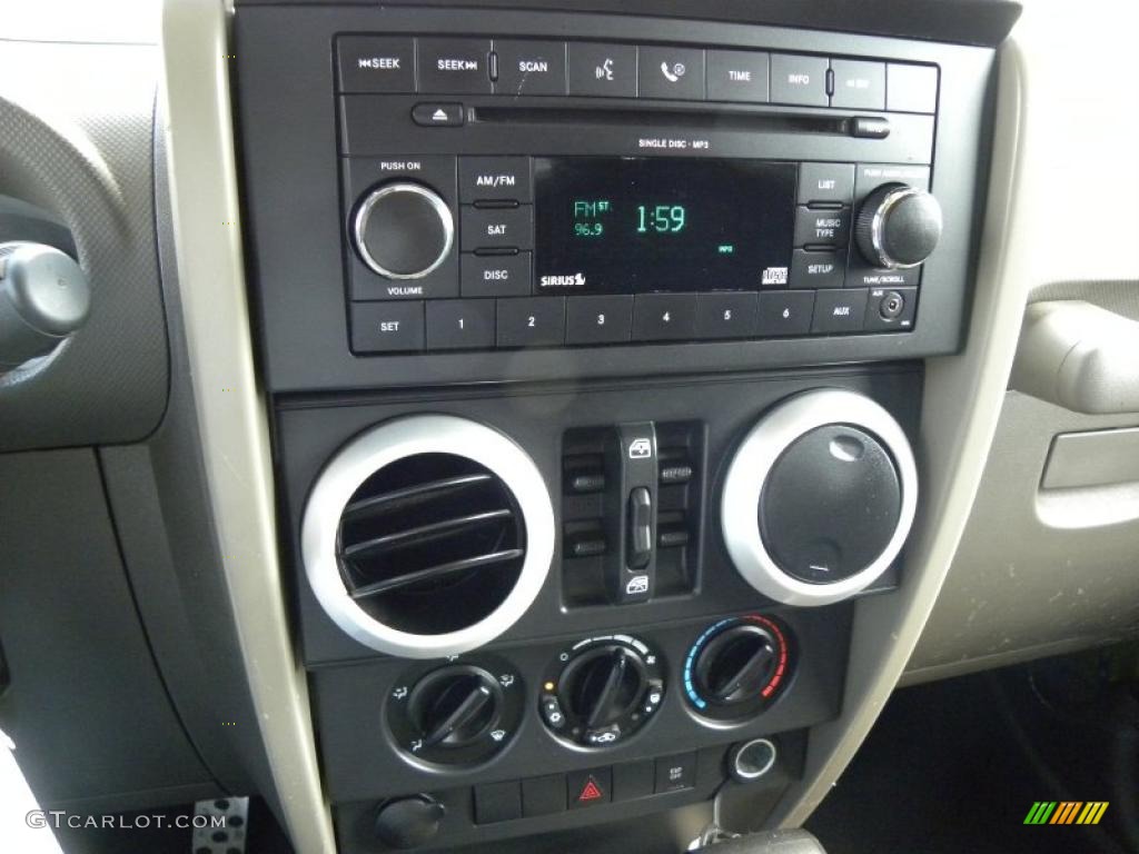 2008 Wrangler Unlimited Sahara 4x4 - Rescue Green Metallic / Dark Slate Gray/Med Slate Gray photo #21