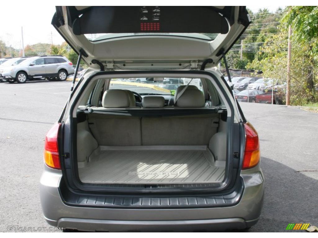 2005 Subaru Outback 2.5i Wagon Trunk Photo #38416821