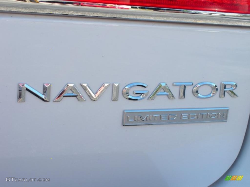 2011 Lincoln Navigator Limited Edition 4x4 Marks and Logos Photo #38416949