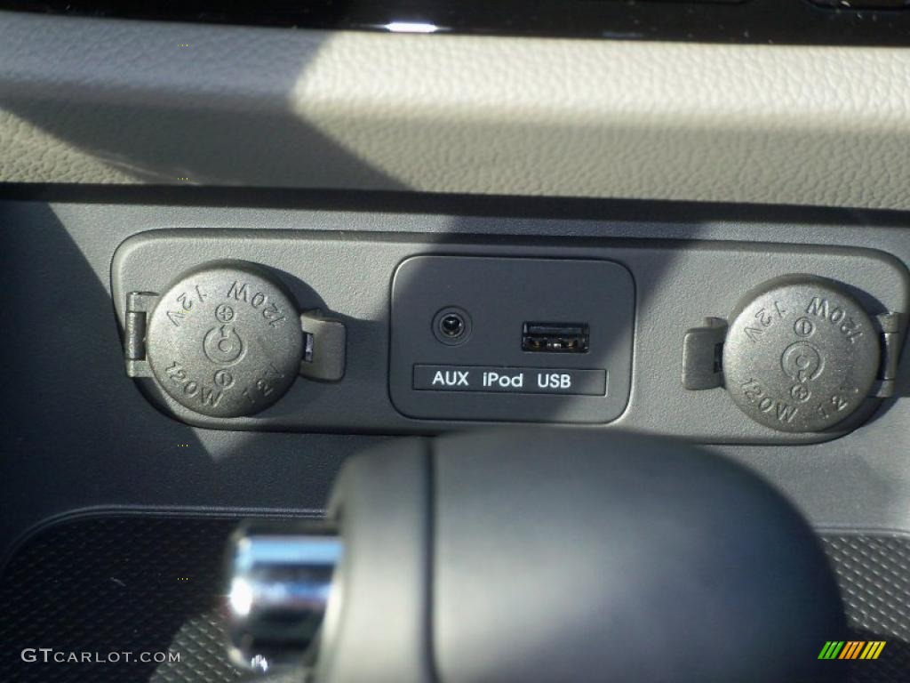 2011 Kia Sportage EX AWD Controls Photo #38419641