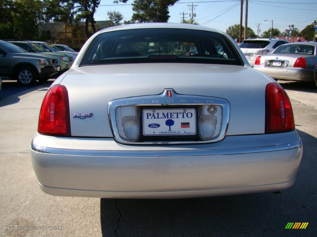 2000 Town Car Executive - Silver Frost Metallic / Deep Charcoal photo #7