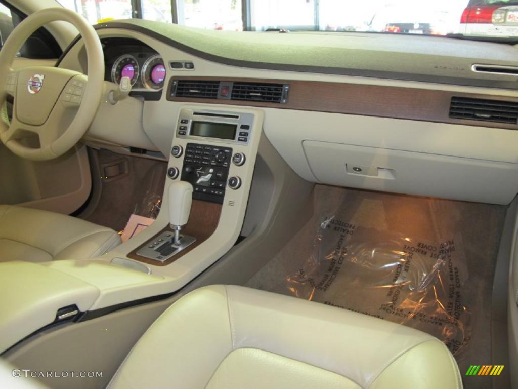 2010 Volvo XC70 3.2 AWD Sandstone Dashboard Photo #38423141