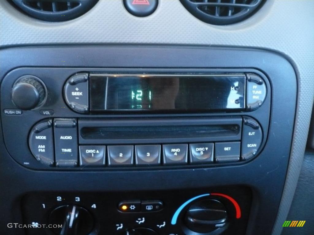 2007 Jeep Liberty Sport 4x4 Controls Photo #38423337