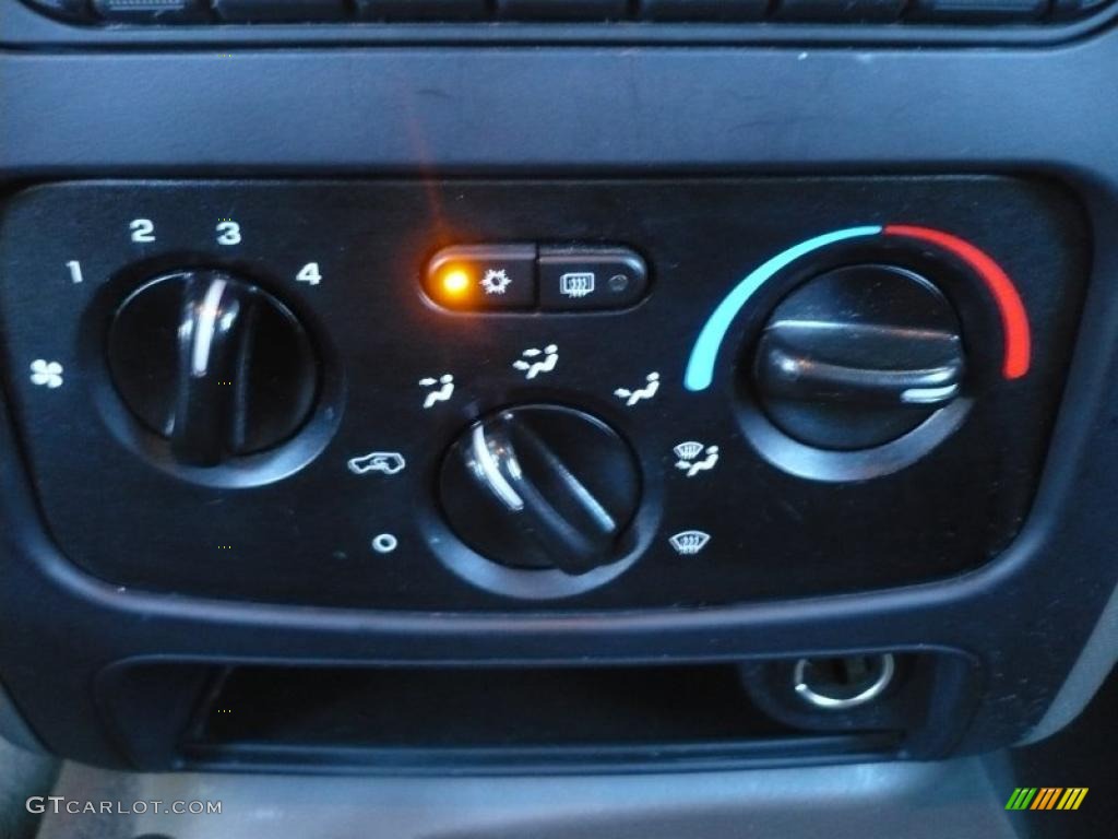 2007 Jeep Liberty Sport 4x4 Controls Photo #38423353