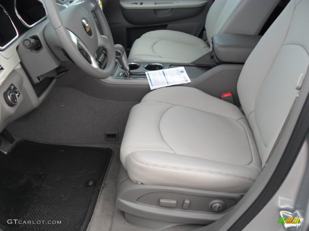 Dark Gray/Light Gray Interior 2011 Chevrolet Traverse LT Photo #38425173