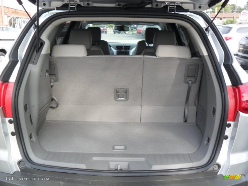2011 Chevrolet Traverse LT Trunk Photo #38425325