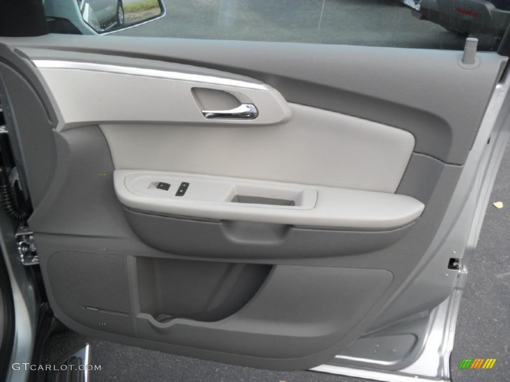 2011 Chevrolet Traverse LT Dark Gray/Light Gray Door Panel Photo #38425405