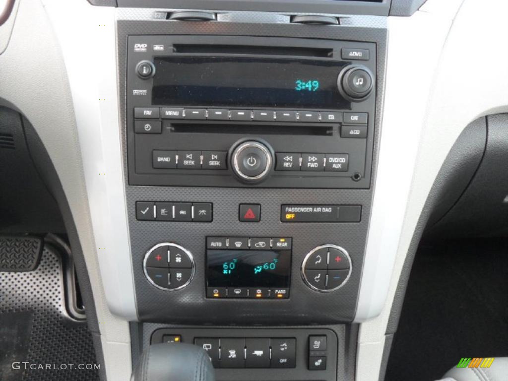2011 Chevrolet Traverse LTZ Controls Photo #38425997