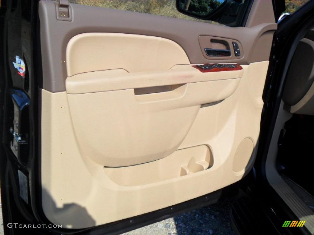 2011 Chevrolet Suburban LT 4x4 Light Cashmere/Dark Cashmere Door Panel Photo #38426381