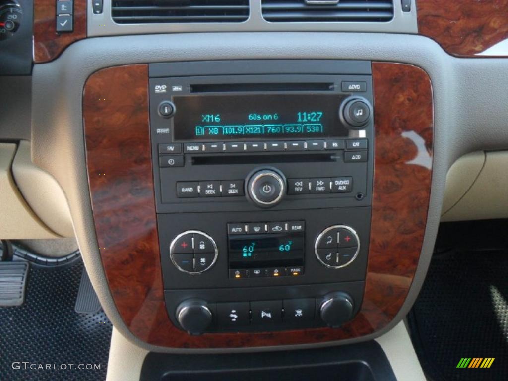 2011 Chevrolet Suburban LT 4x4 Controls Photo #38426445