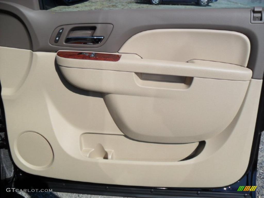 2011 Chevrolet Suburban LT 4x4 Light Cashmere/Dark Cashmere Door Panel Photo #38426605