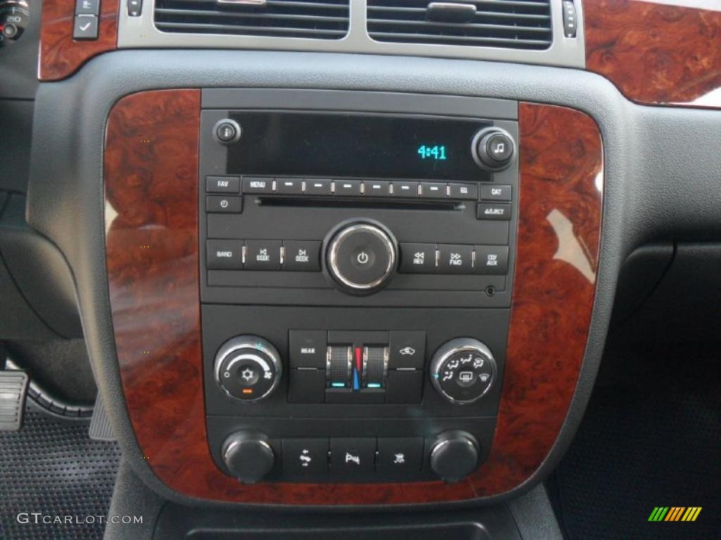 2011 Chevrolet Tahoe LS Controls Photo #38426865