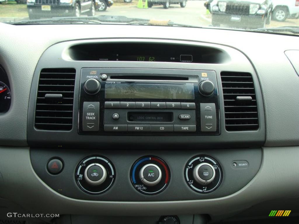 2005 Toyota Camry LE V6 Controls Photo #38427005