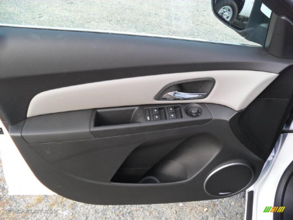 2011 Chevrolet Cruze LT Medium Titanium Door Panel Photo #38429201