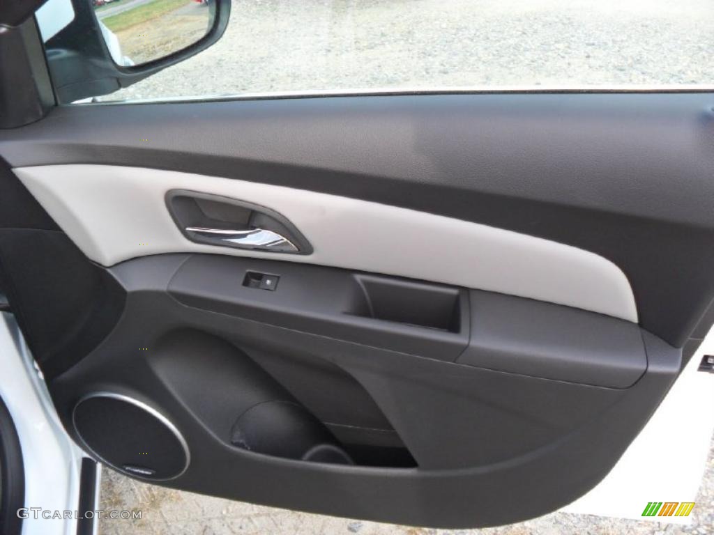 2011 Chevrolet Cruze LT Medium Titanium Door Panel Photo #38429413