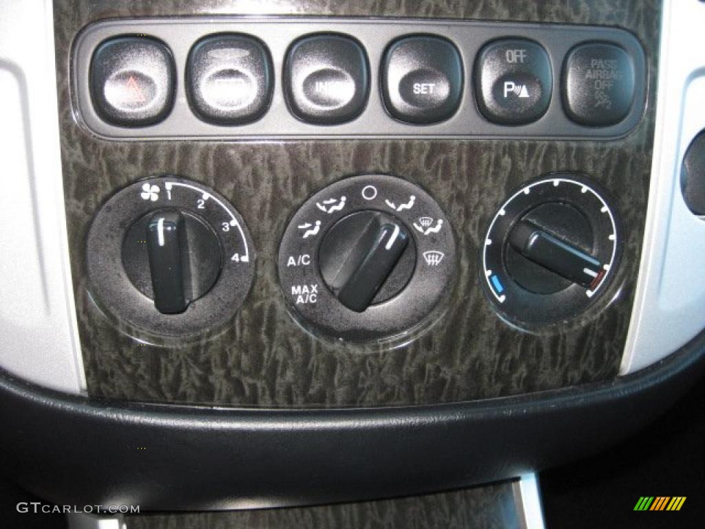 2005 Mercury Mariner V6 Premier 4WD Controls Photo #38429649
