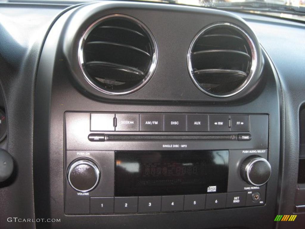2009 Jeep Patriot Sport 4x4 Controls Photo #38430097