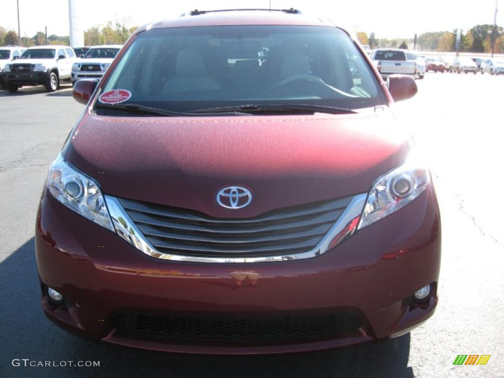 2011 Sienna XLE - Salsa Red Pearl / Light Gray photo #2