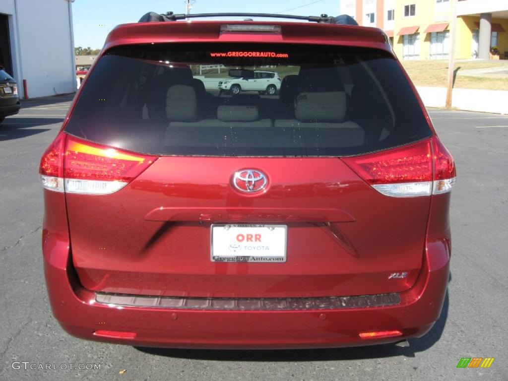 2011 Sienna XLE - Salsa Red Pearl / Light Gray photo #5