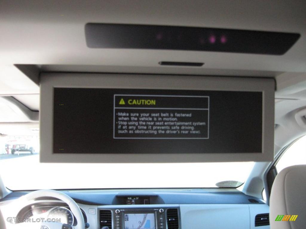 2011 Sienna XLE - Salsa Red Pearl / Light Gray photo #13