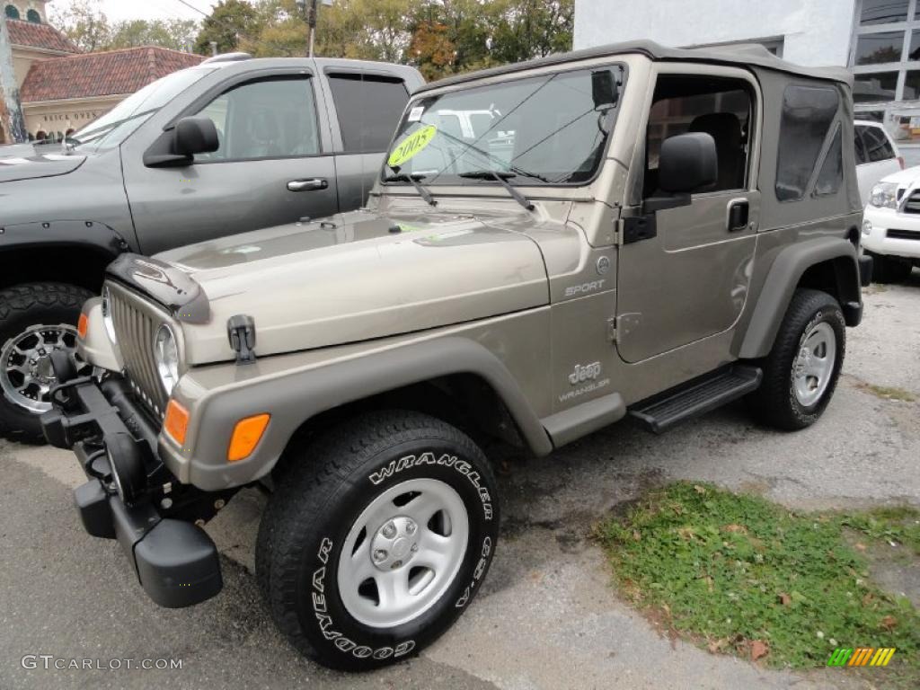 2005 Wrangler Sport 4x4 - Light Khaki Metallic / Khaki photo #1