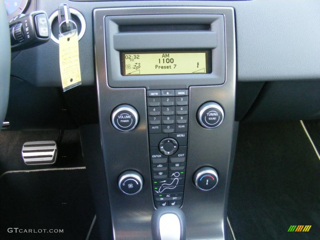2008 Volvo C30 T5 Version 2.0 R-Design Controls Photo #38436628