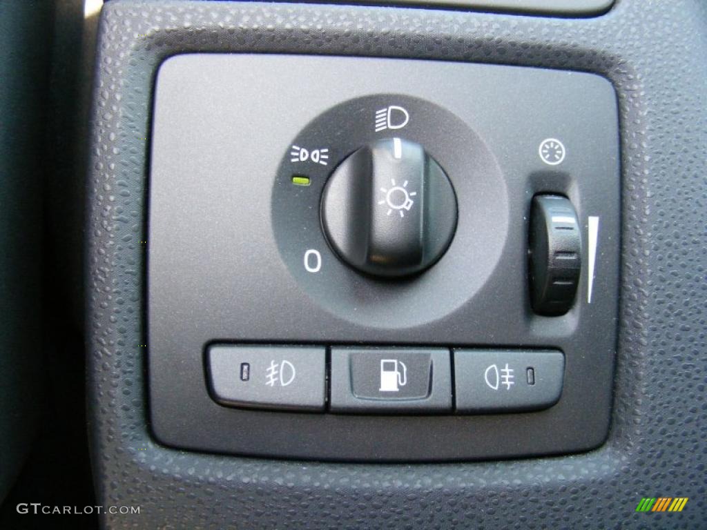 2008 Volvo C30 T5 Version 2.0 R-Design Controls Photo #38436716