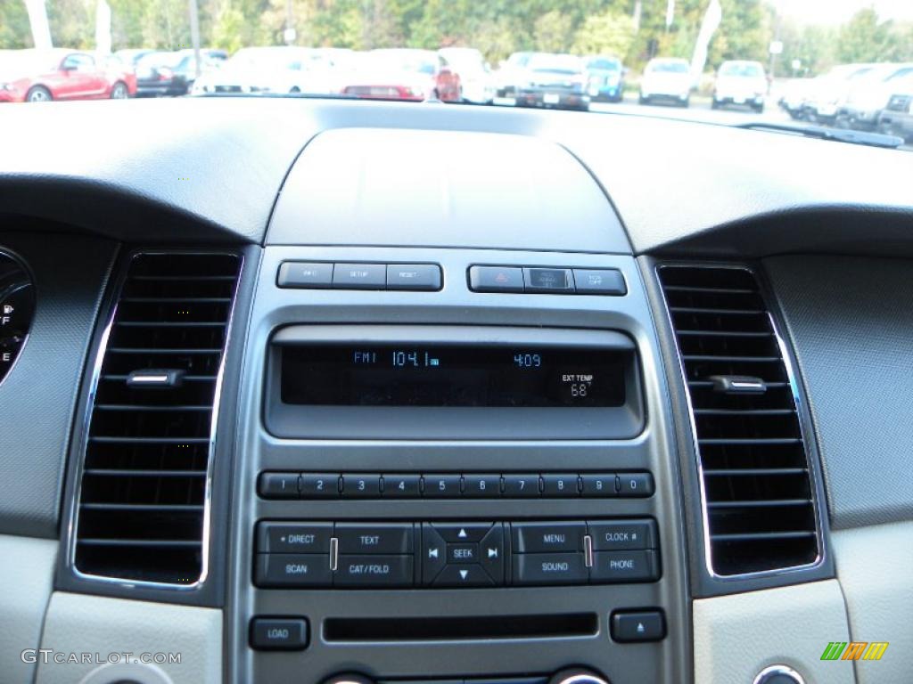 2011 Ford Taurus SE Controls Photo #38439796