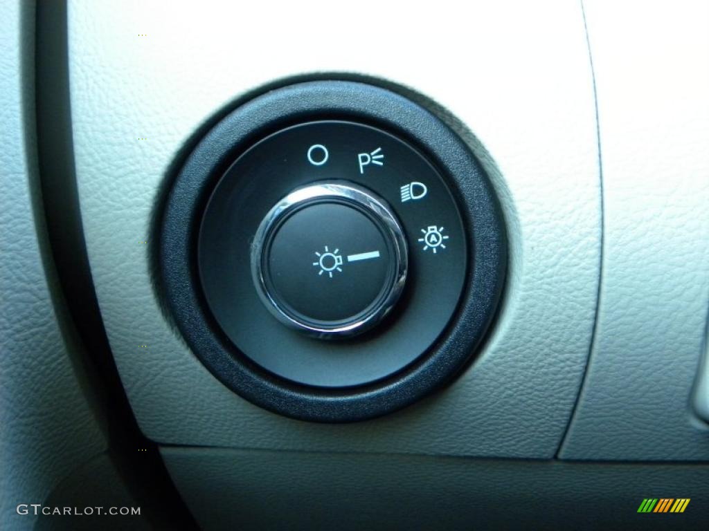 2011 Ford Taurus SE Controls Photo #38439876