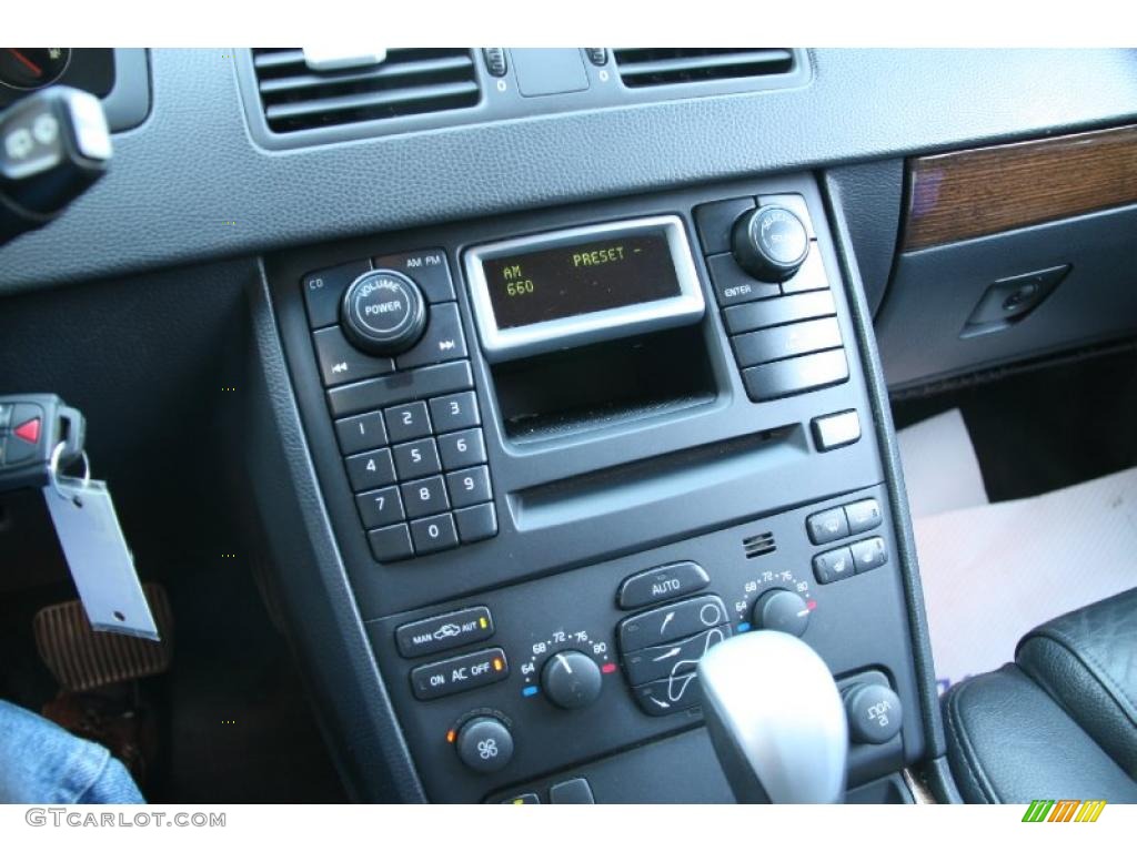 2004 Volvo XC90 2.5T AWD Controls Photo #38440816