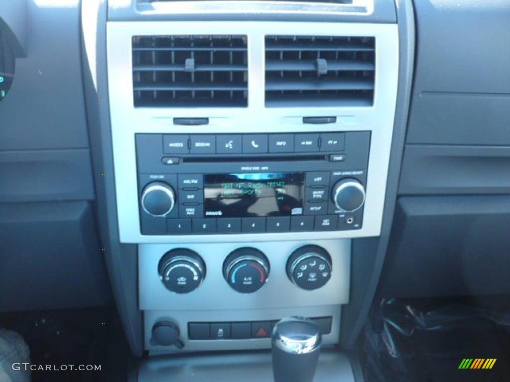 2011 Dodge Nitro Heat 4x4 Controls Photo #38440992