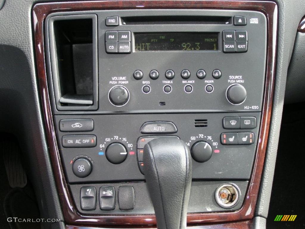 2009 Volvo S60 2.5T AWD Controls Photo #38441424