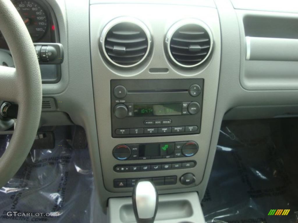 2006 Ford Freestyle SE Controls Photos