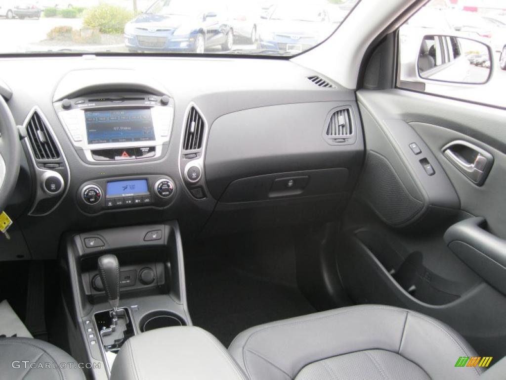 Black Interior 2010 Hyundai Tucson Limited AWD Photo #38442648
