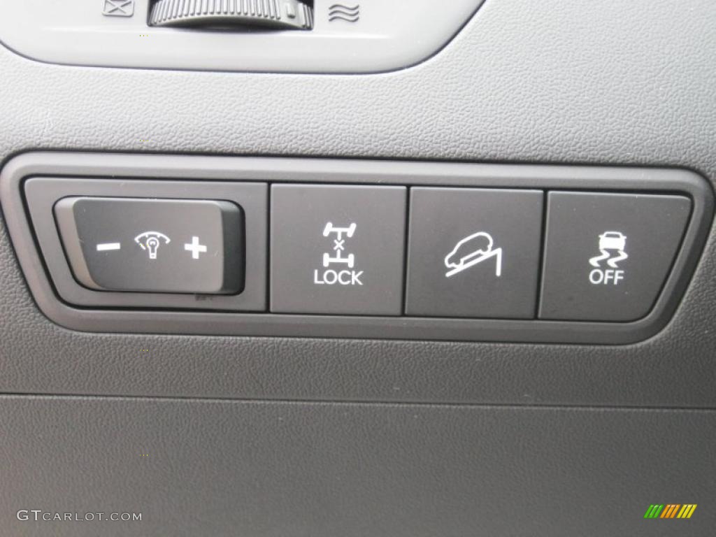 2010 Hyundai Tucson Limited AWD Controls Photo #38442724
