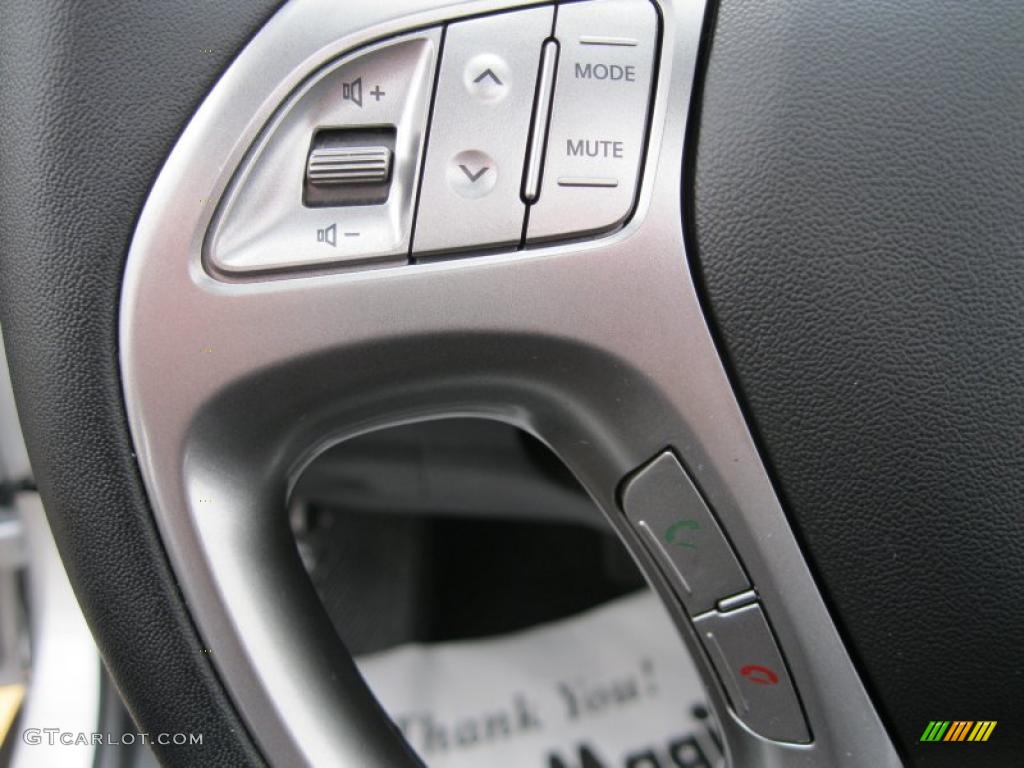 2010 Hyundai Tucson Limited AWD Controls Photo #38442736