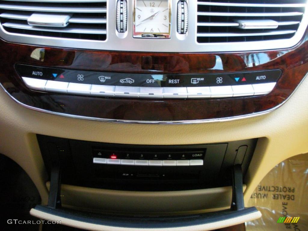 2010 Mercedes-Benz S 550 Sedan Controls Photo #38443848