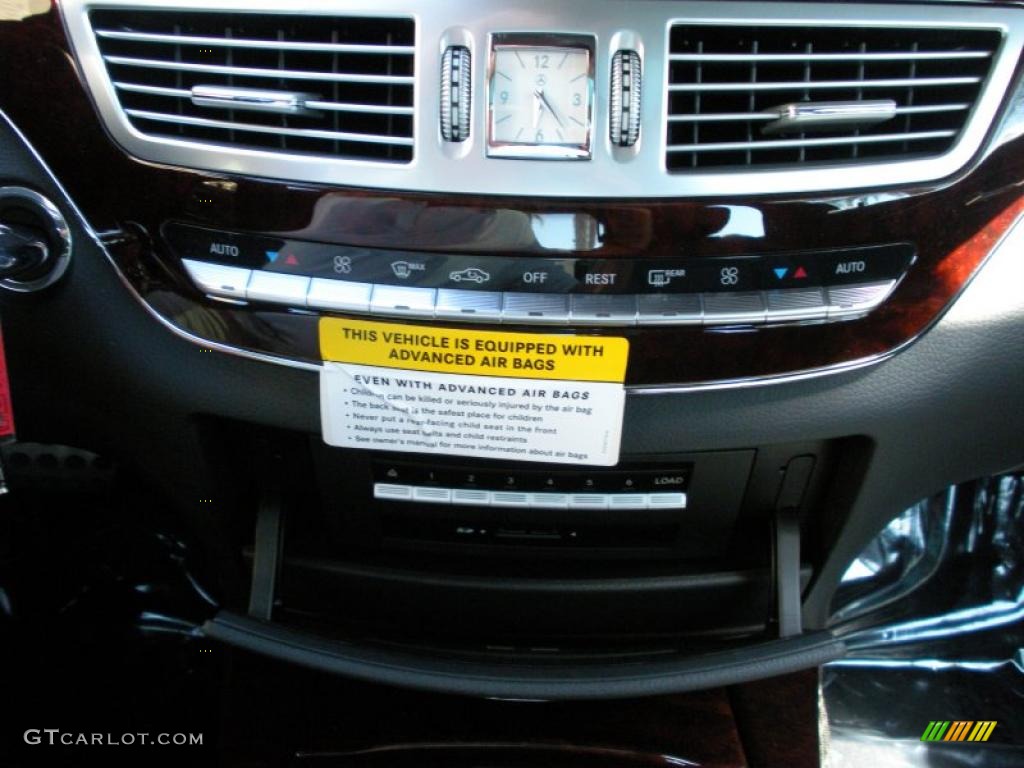 2010 Mercedes-Benz S 550 Sedan Controls Photo #38444240