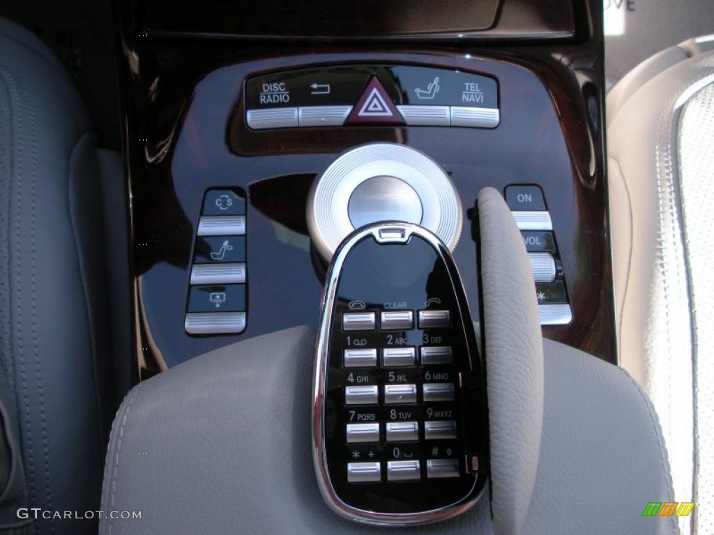 2010 Mercedes-Benz S 550 Sedan Controls Photo #38444672