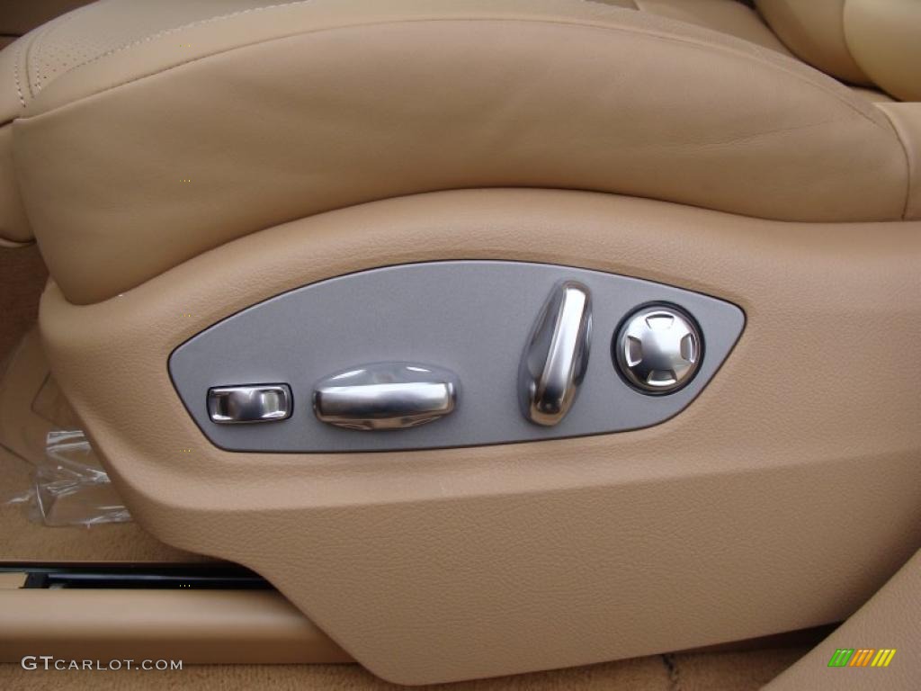 2011 Porsche Cayenne Standard Cayenne Model Controls Photo #38447076