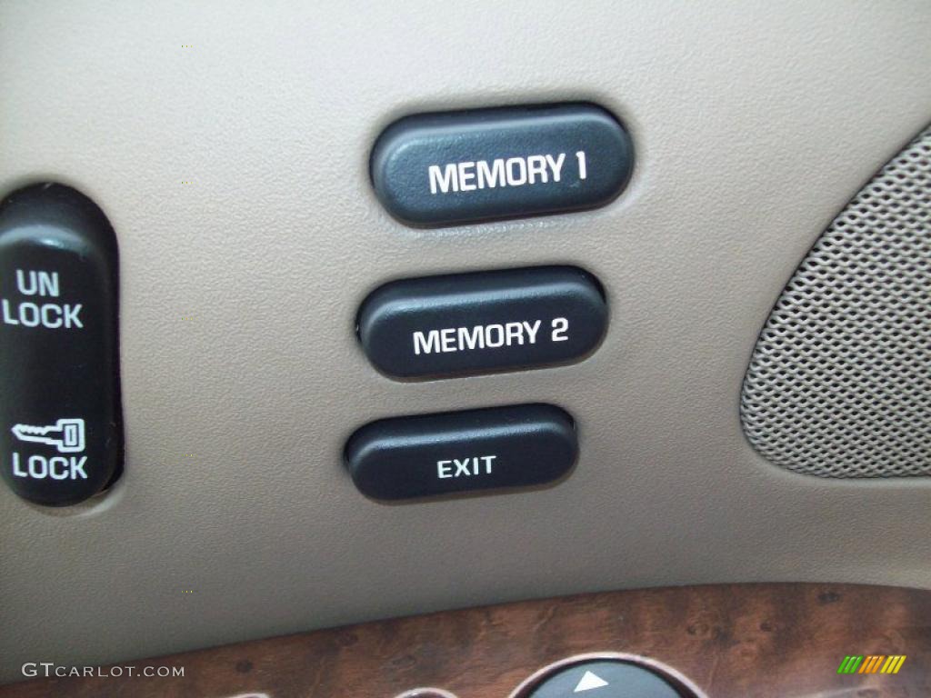 2004 Buick Park Avenue Standard Park Avenue Model Controls Photo #38448276