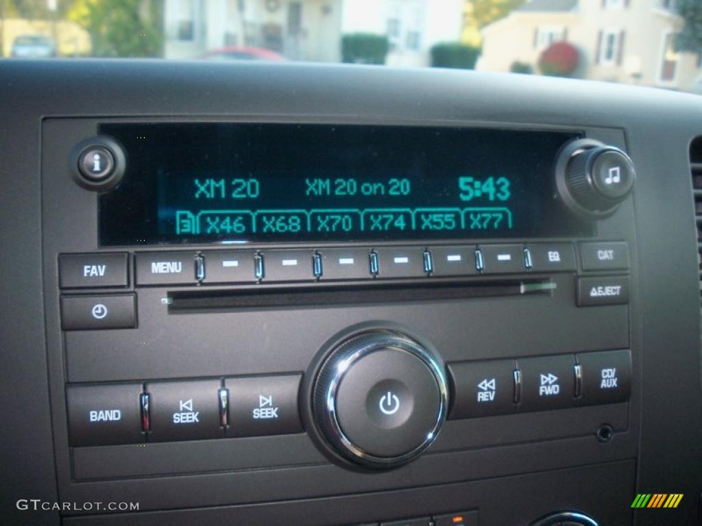 2011 Chevrolet Silverado 2500HD LT Crew Cab 4x4 Controls Photo #38450636