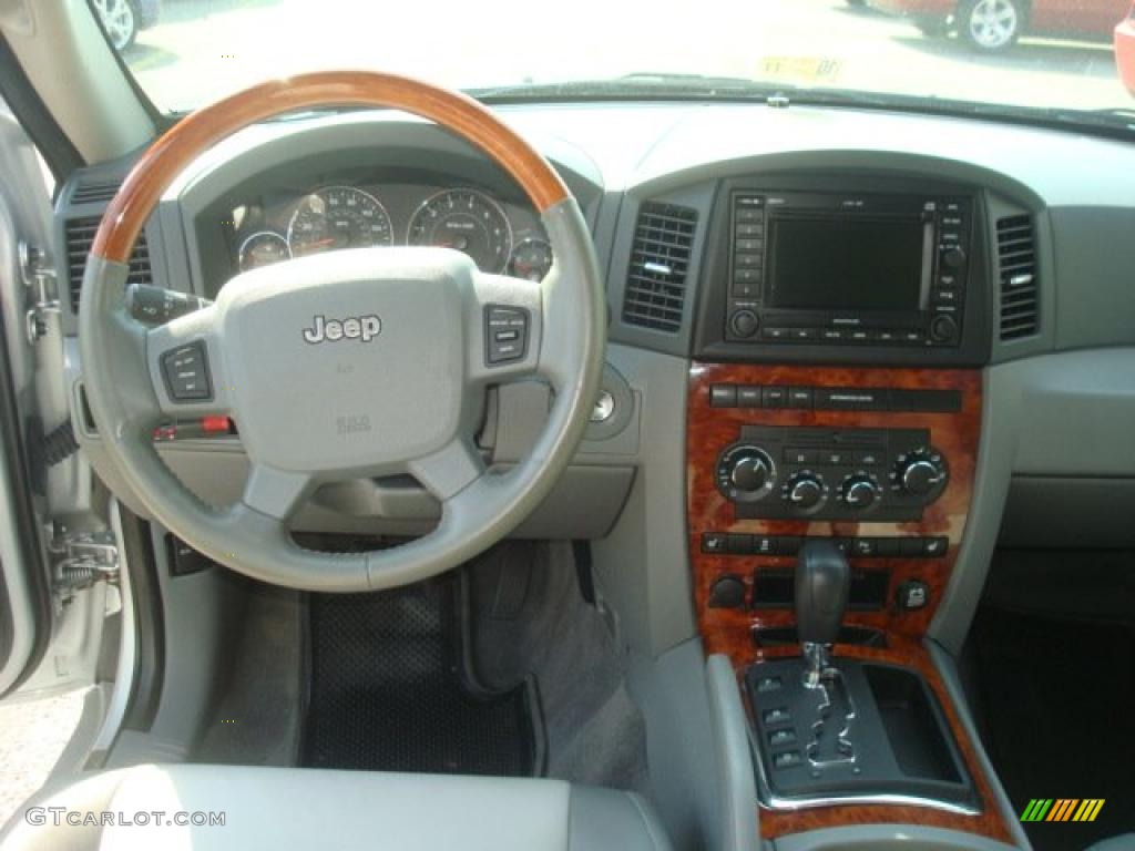 2007 Jeep Grand Cherokee Overland CRD 4x4 Dark Khaki/Light Graystone Dashboard Photo #38454053