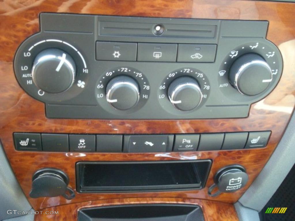 2007 Jeep Grand Cherokee Overland CRD 4x4 Controls Photo #38454193