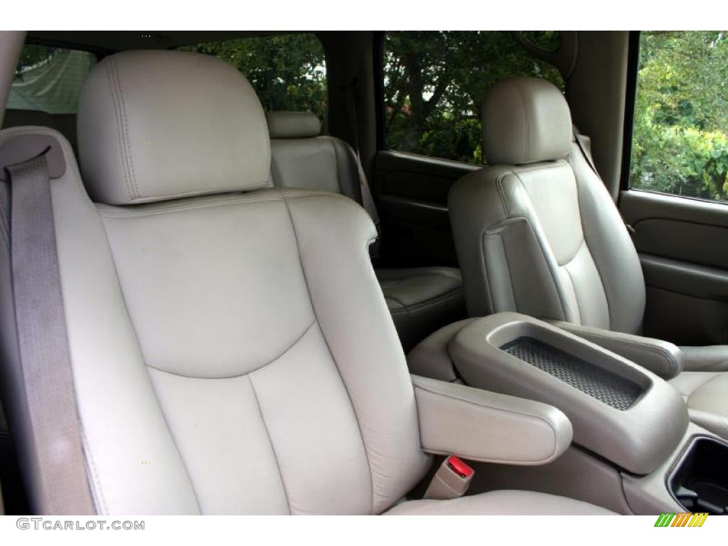 Tan/Neutral Interior 2004 Chevrolet Suburban 1500 LT 4x4 Photo #38454369