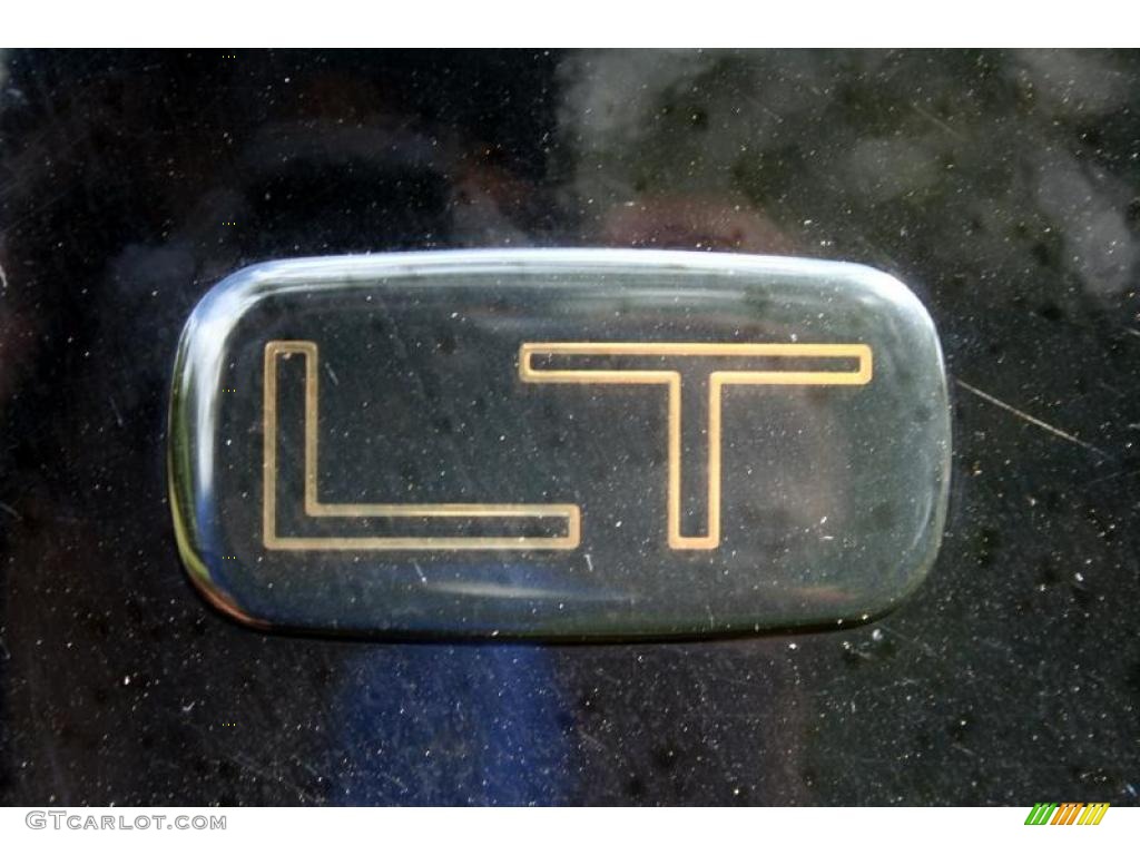2004 Chevrolet Suburban 1500 LT 4x4 Marks and Logos Photo #38454593