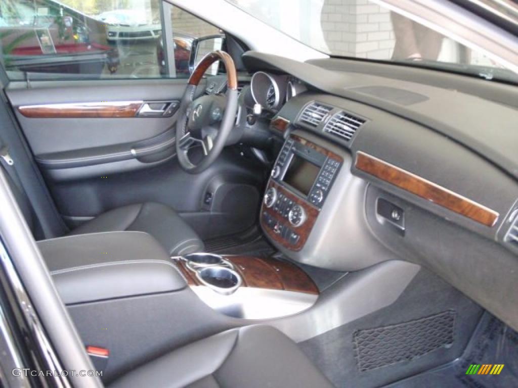 2011 Mercedes-Benz R 350 4Matic Black Dashboard Photo #38454697